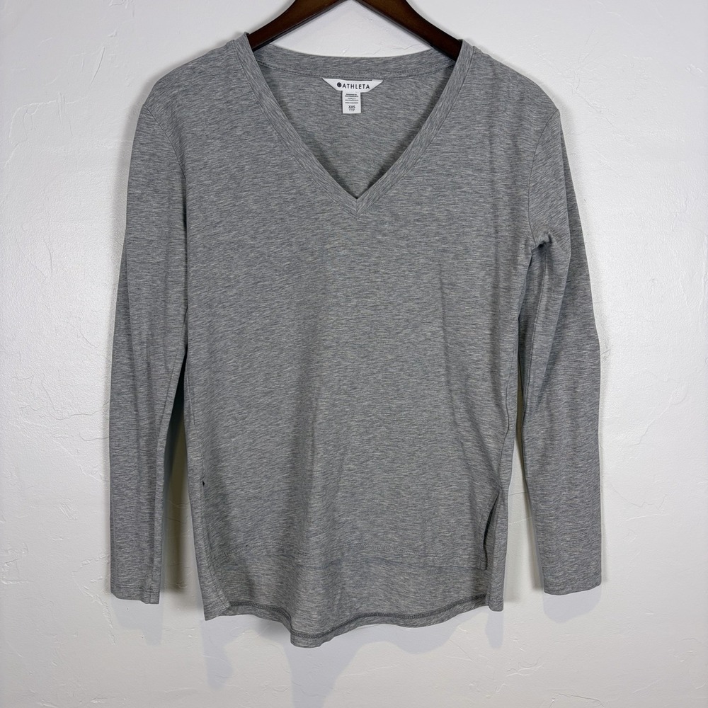 Athleta Outbound Woman's Top Size XXS Gray V Neck Long Sleeve Work Staple Classi